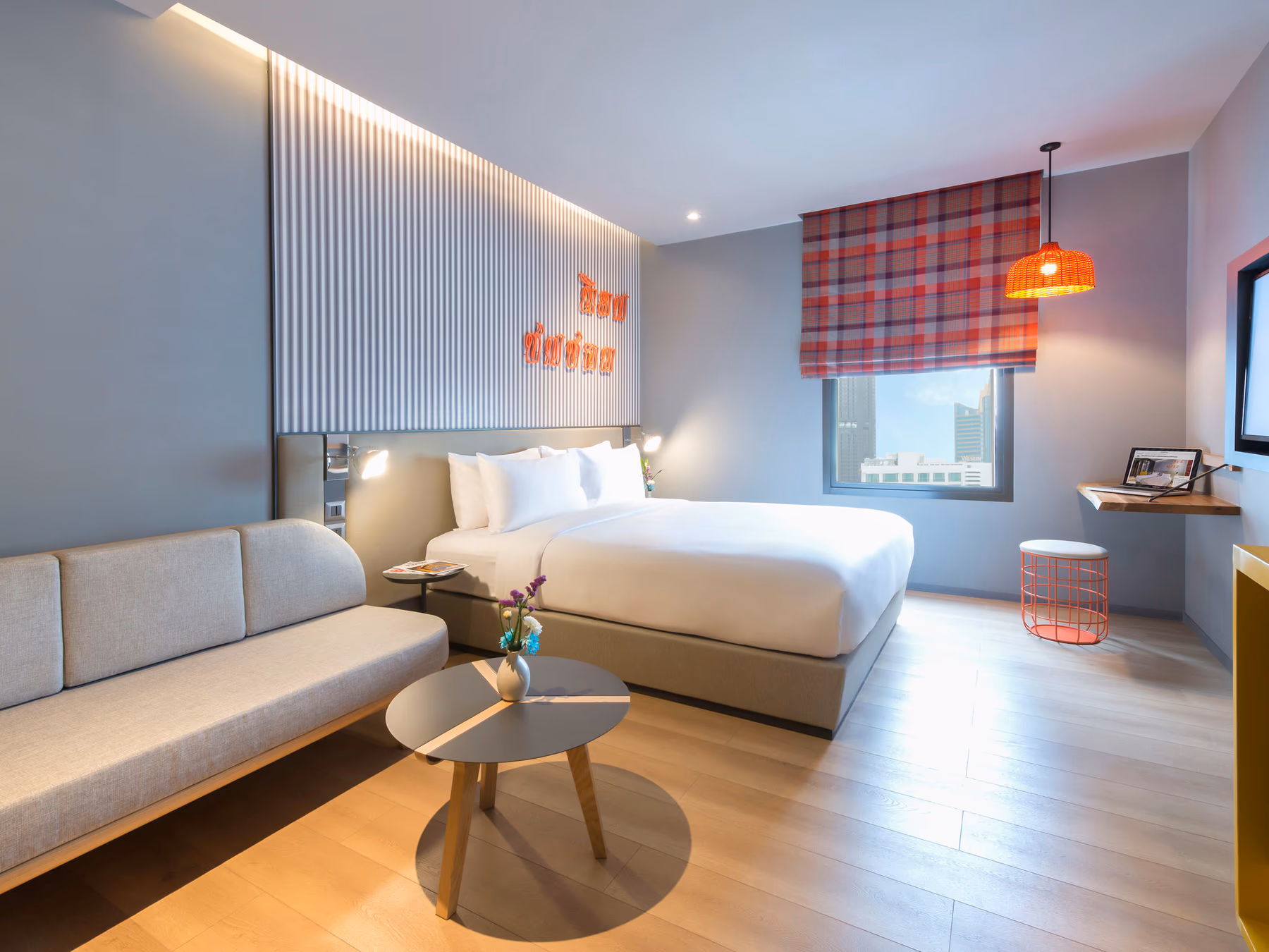 Superior Corner with 1 Queen bed