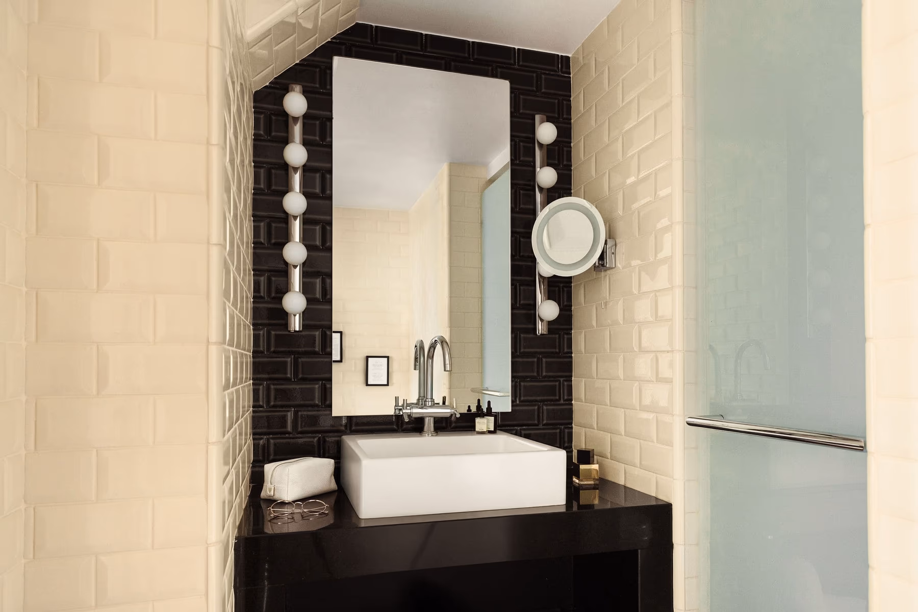 Classic Room bathroom