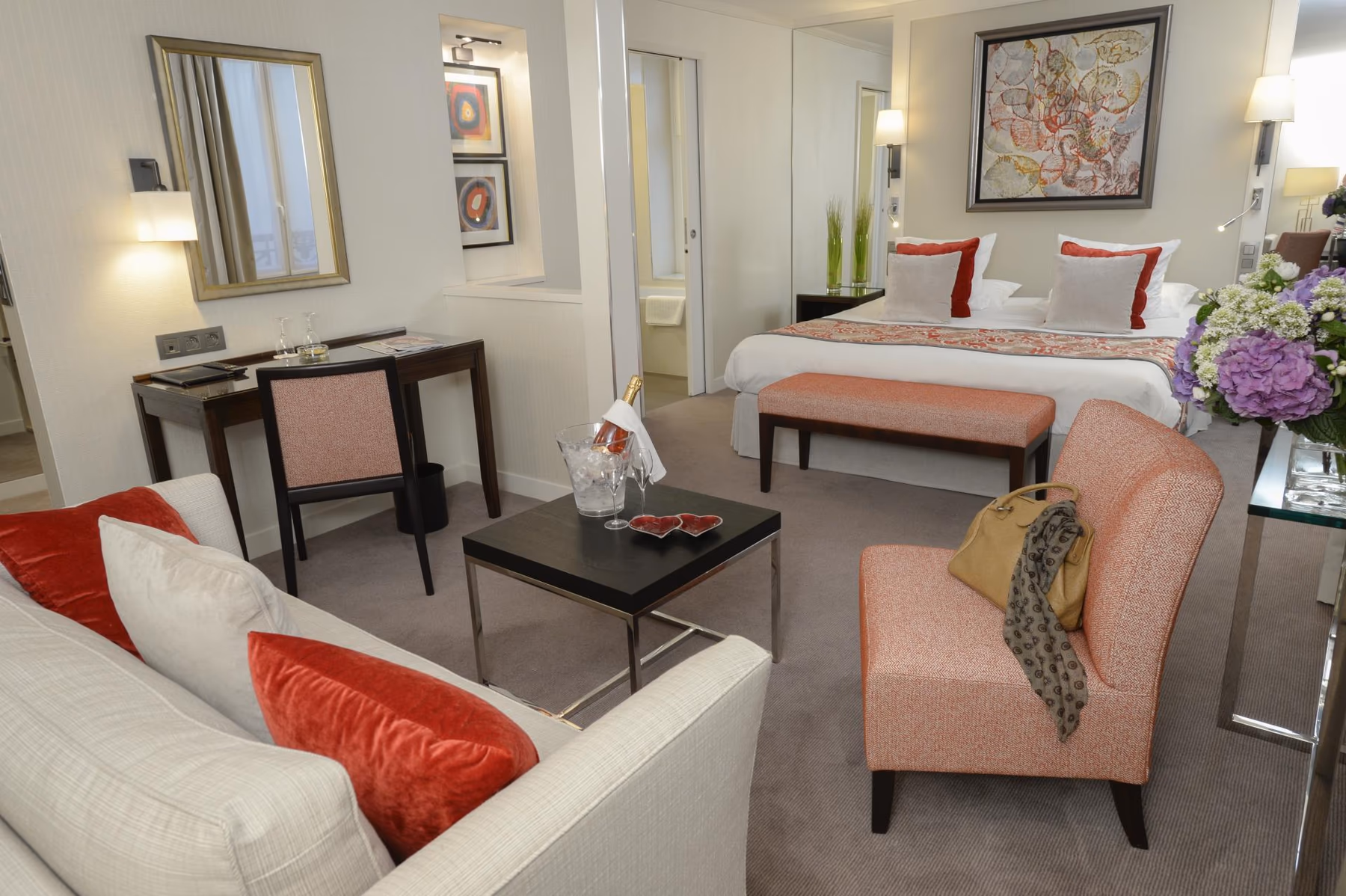 Guest room with sofa