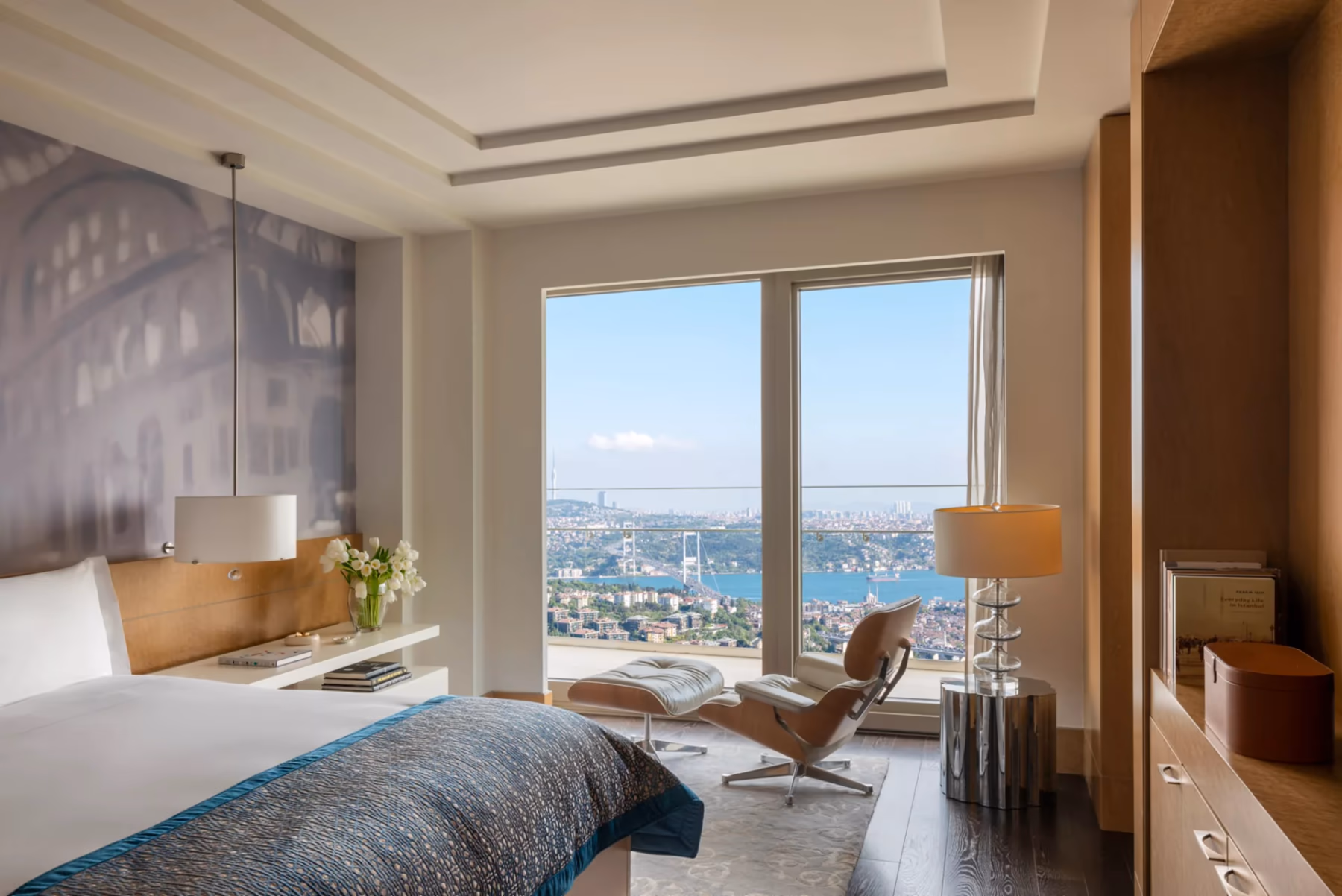 Double bedroom with city view