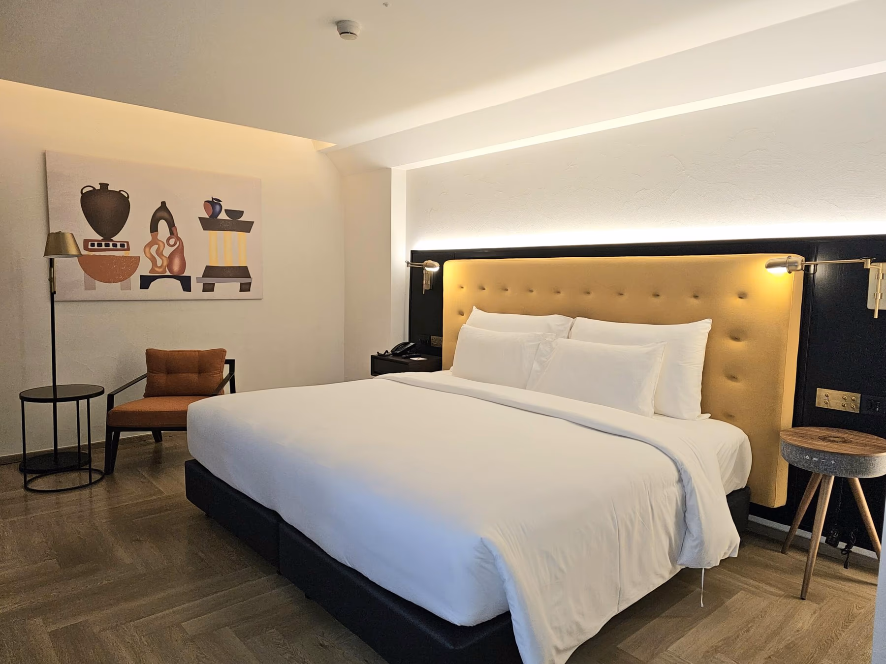 Downtown Room - king bedroom