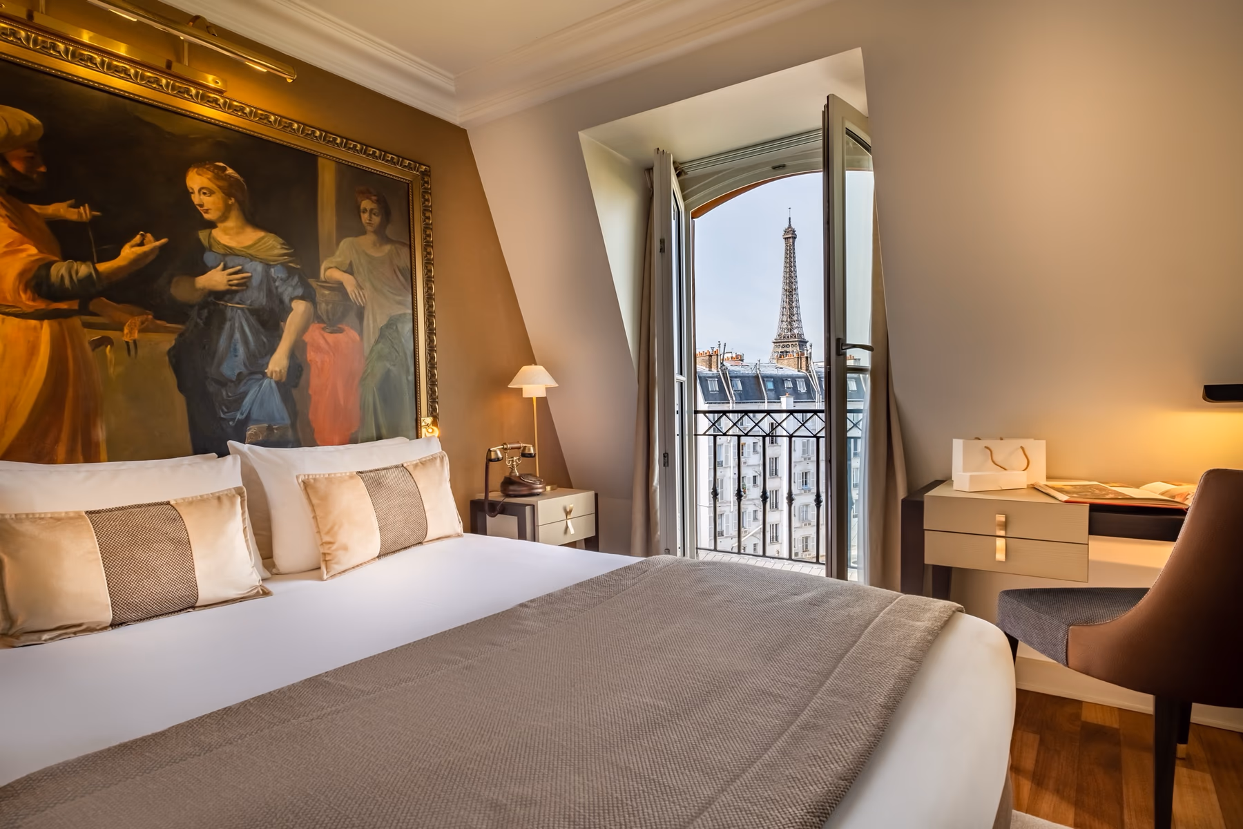 Eiffel Tower view room