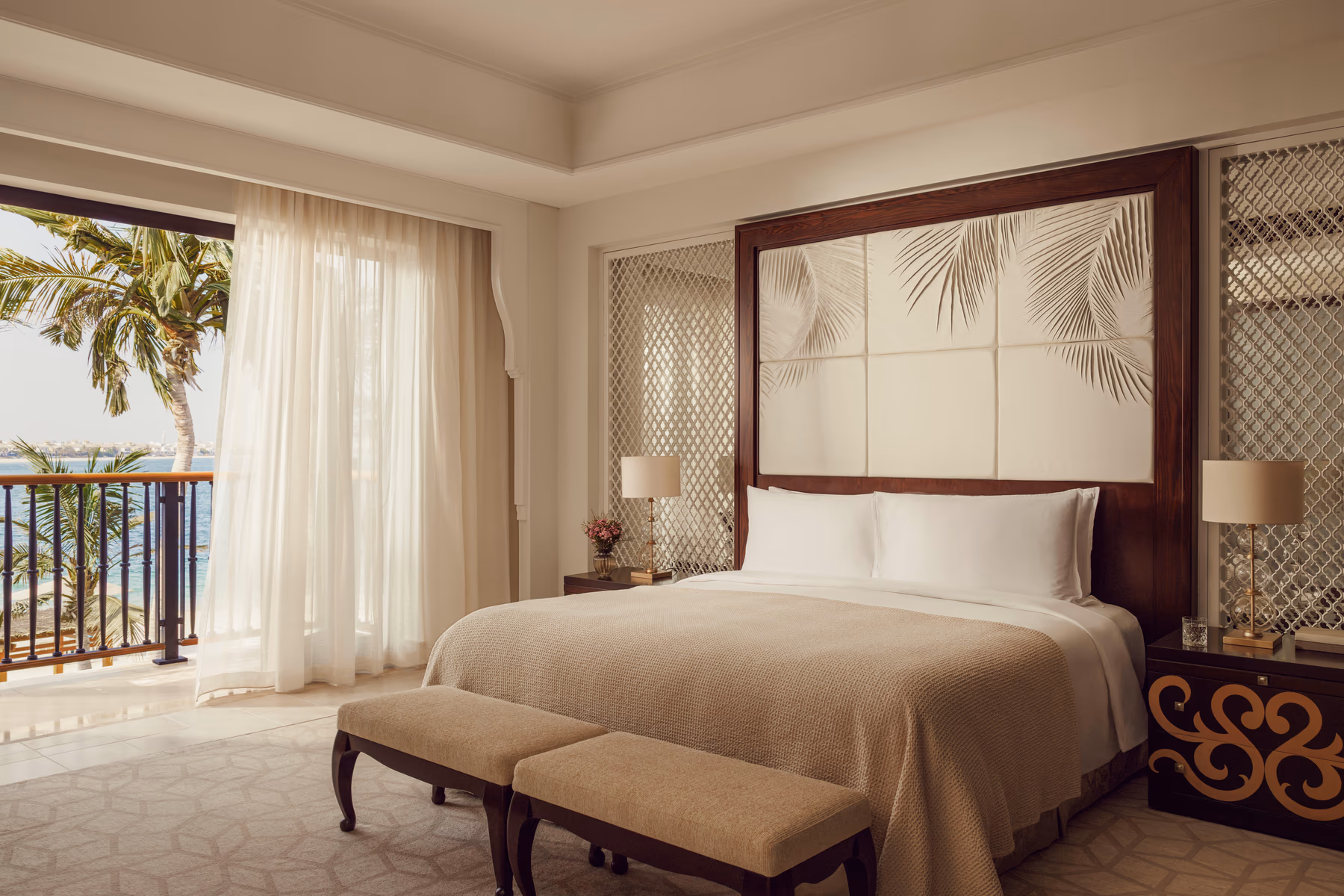 Beachfront Executive Suite bedroom