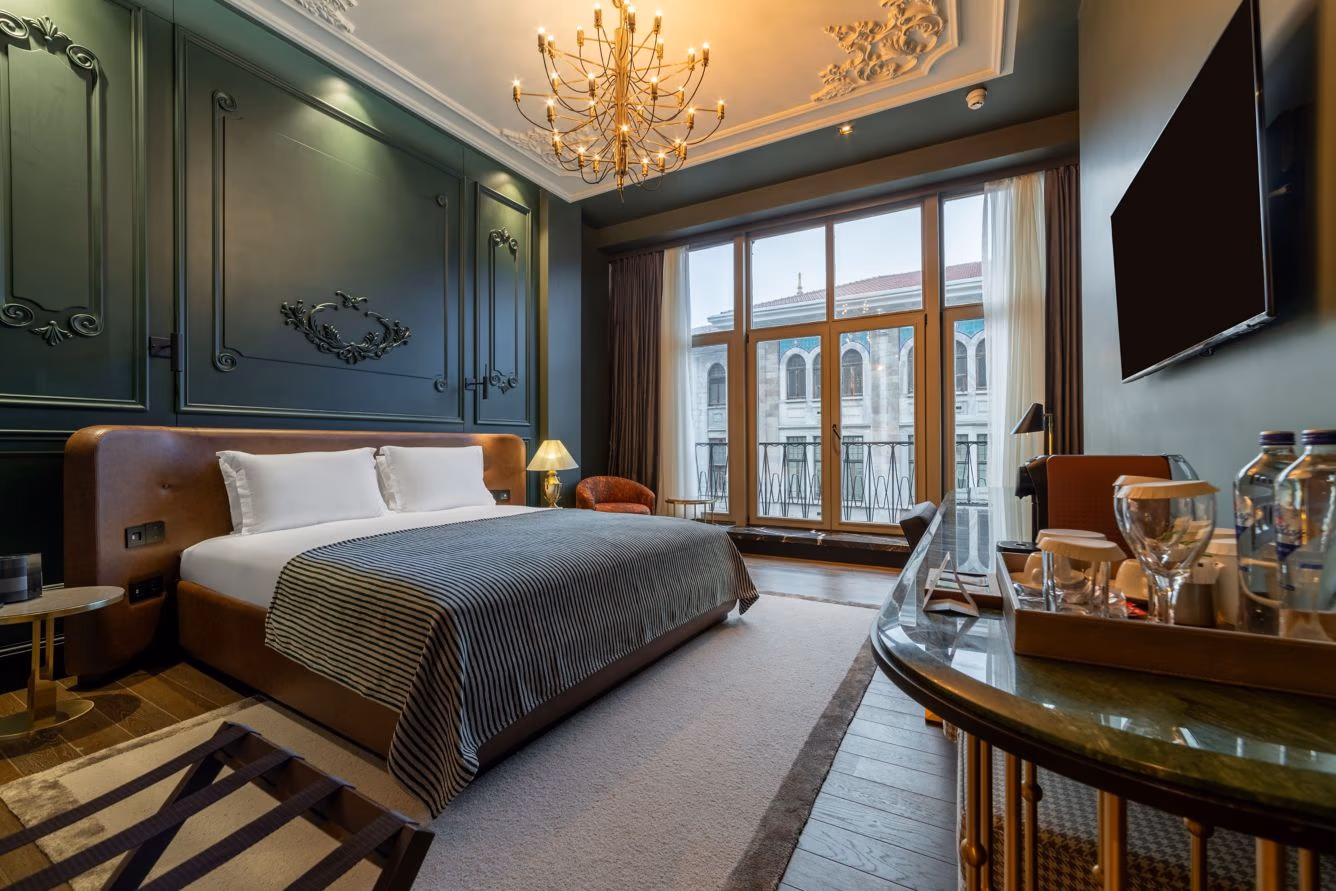 Guest bedroom with city view