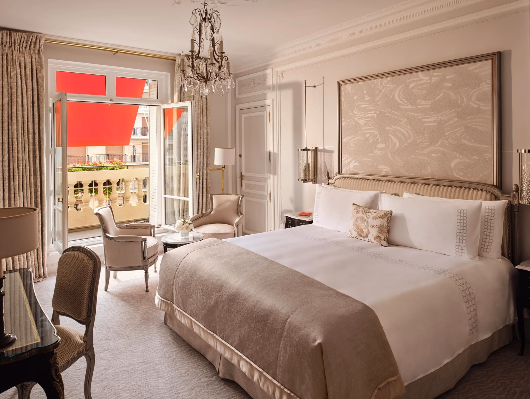 Deluxe Room, Avenue Montaigne View