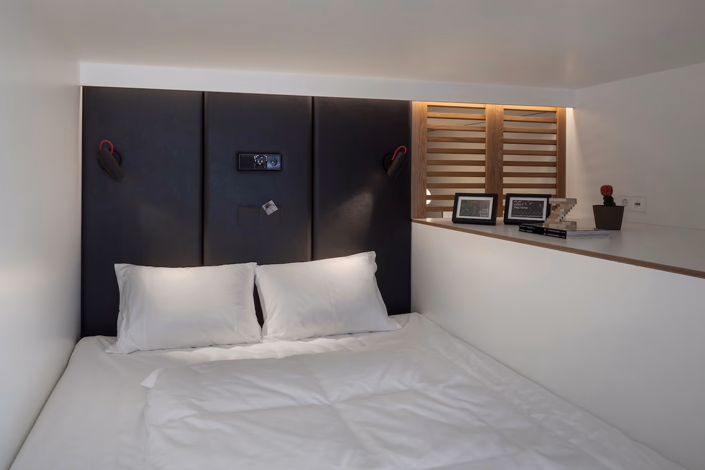 Guest bedroom