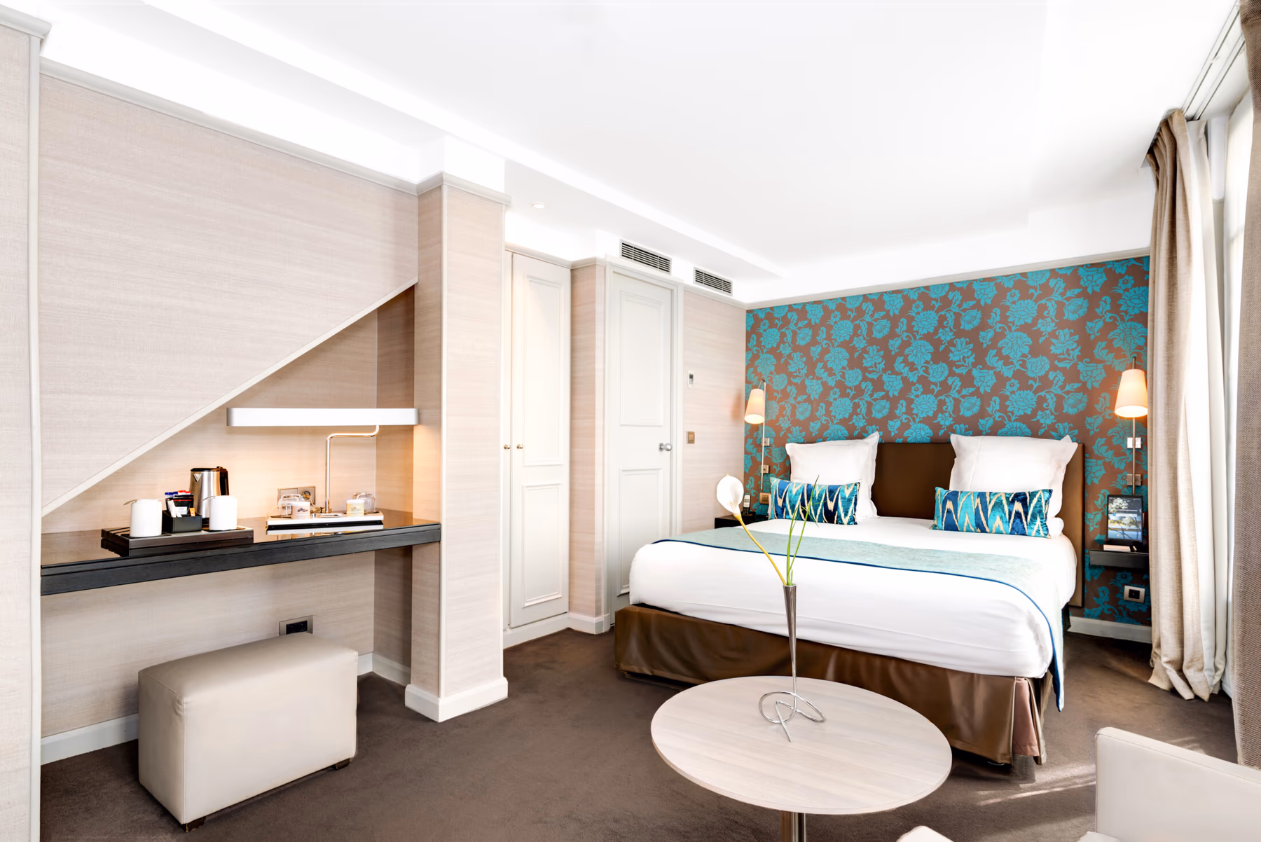 Deluxe double room beneath the roof